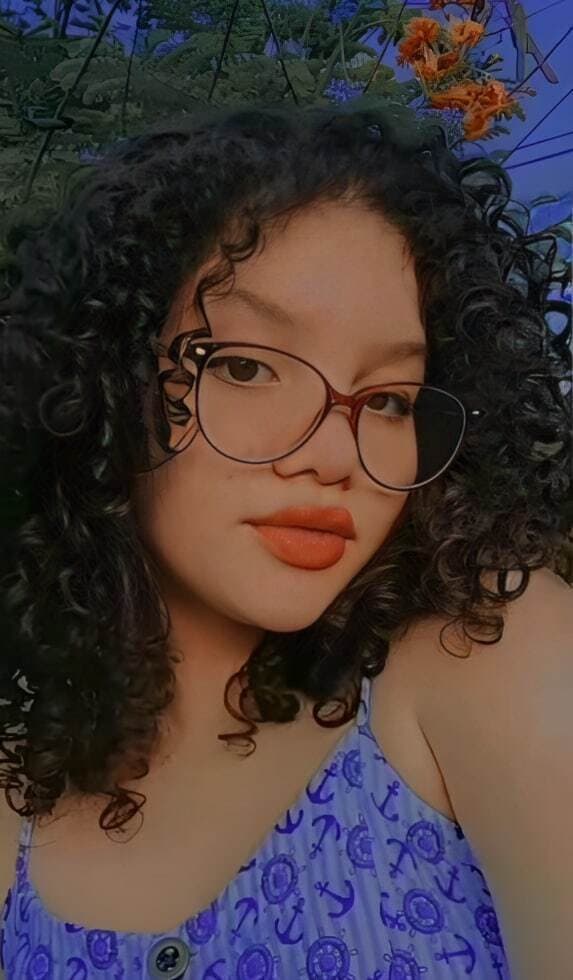 Novinha cacheada vazada