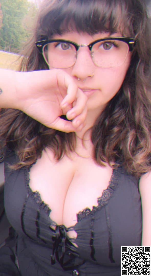 Kaylee - 23yo Big Tits (Non-nude)