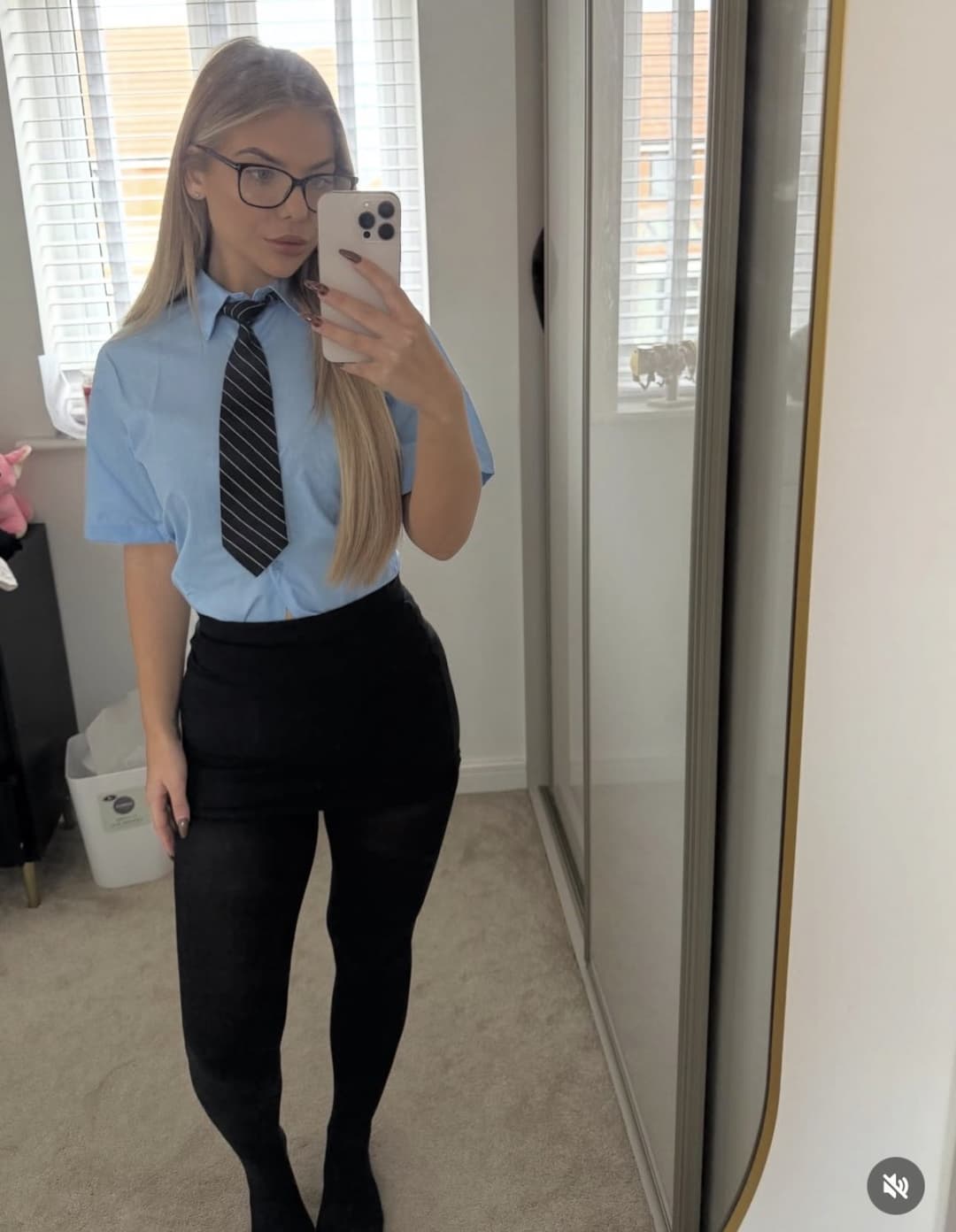 SIXTH FORM 18yo SCHOOL UNIFORM WHORE - TIGHTS PANTYHOSE ASS UPSKIRT
