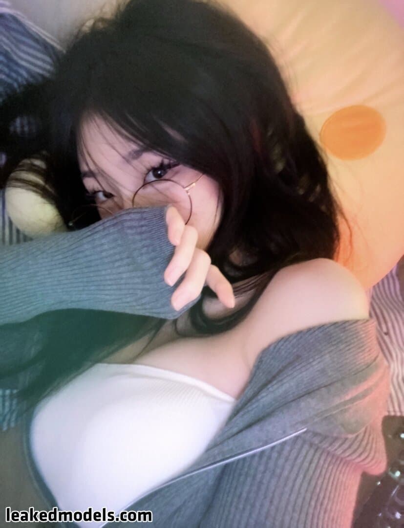 Asian Twitch streamer 1