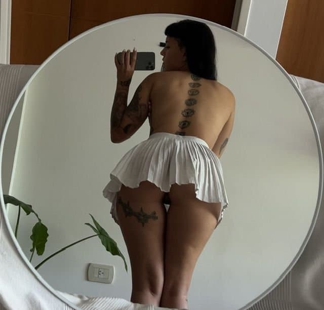 Mari Mari rolinga mostrando el orto