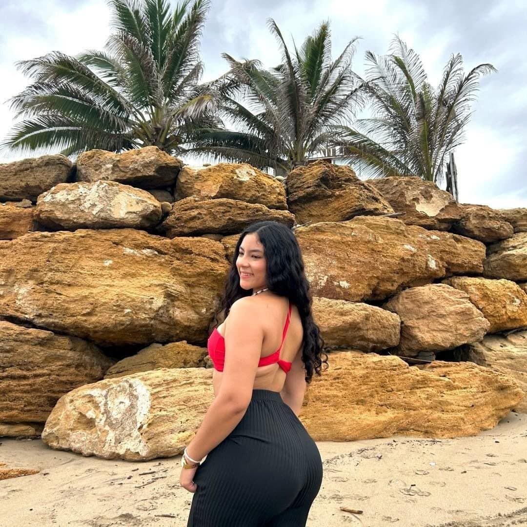 Big ass curly- Culona chorrona