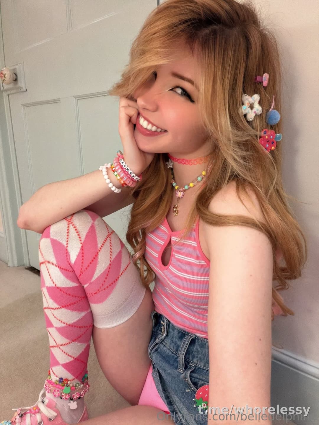 Cute egirl teases pink panties and flashes tits