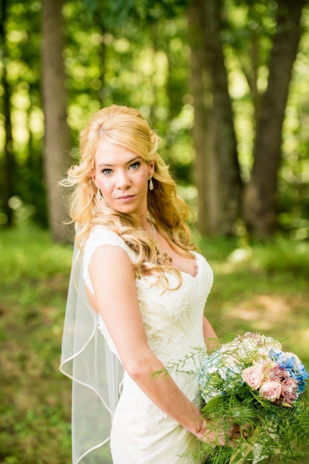 Small tits girl showing boobs at GGW