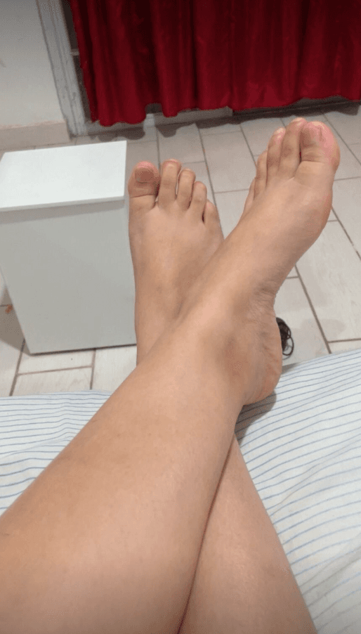 i love when they show feet to me cum | dm me your feet pics