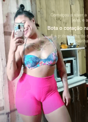 Morena bucetuda, exibe o capô de fusca | Thick Latina, thick pussy cameltoe