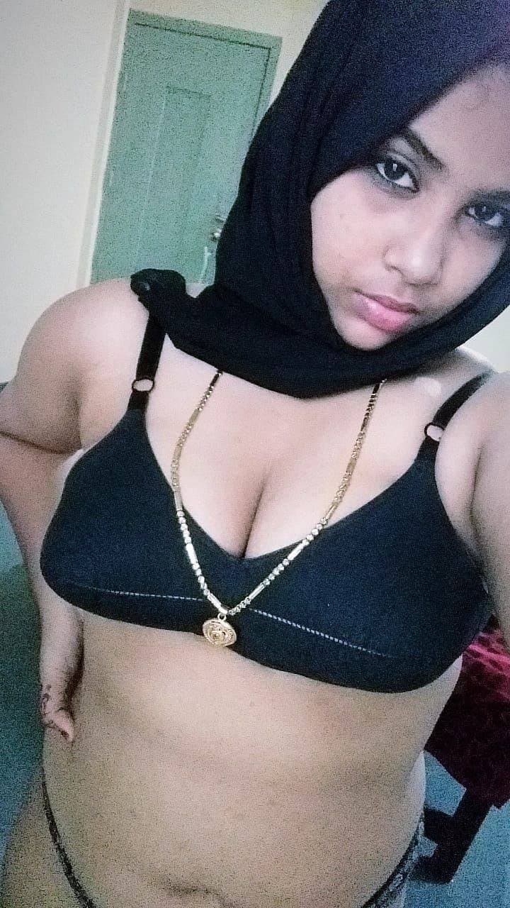 Desi Horny Hijabi Mallu Girl Fingering Fucking With Moaning