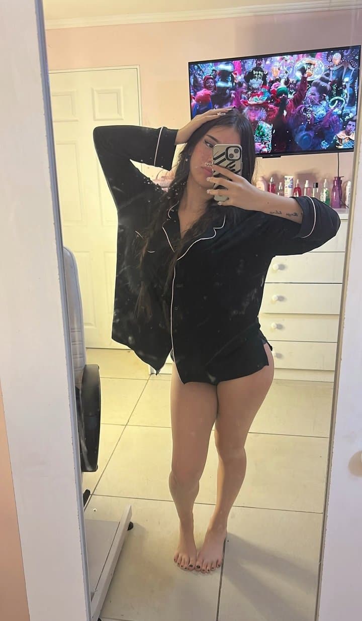 Está bien buena está zorra está con ganas de que se la cojan