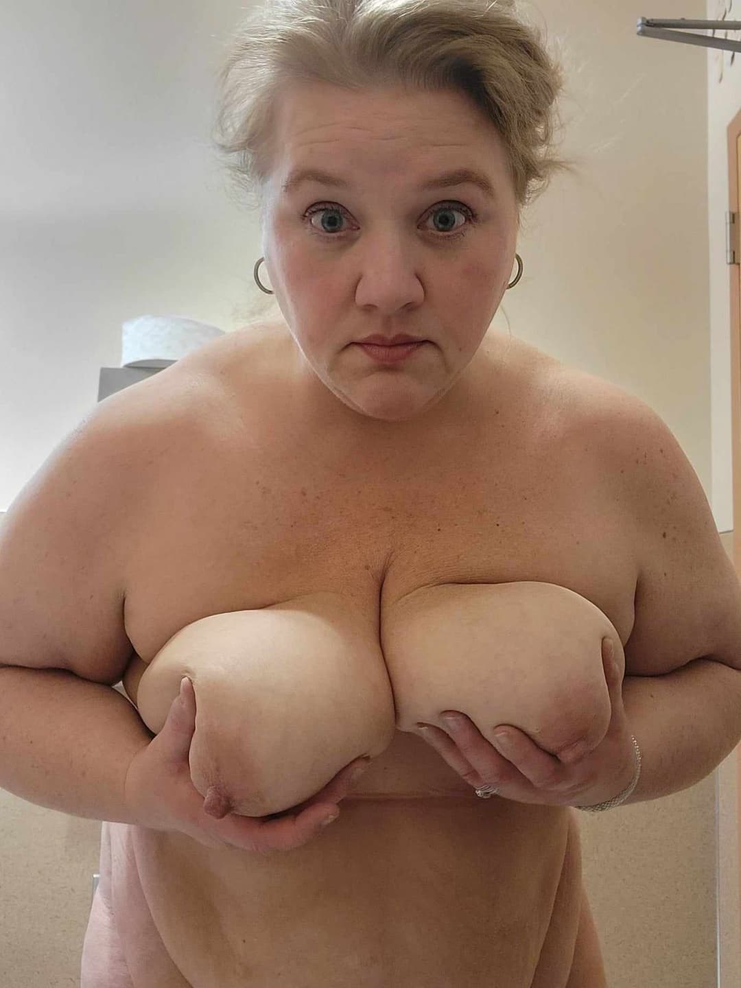 Fat whore school teacher masturbaiting at school