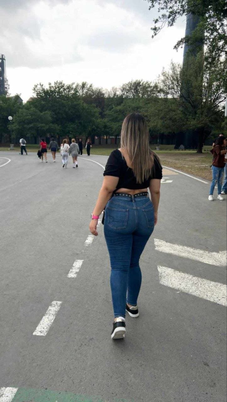 Maestra con gran culo