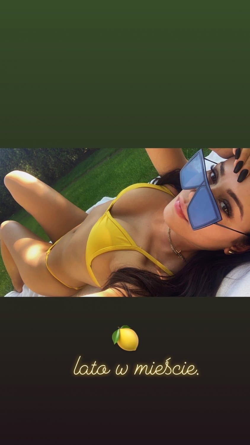 Click to view full size Luxury whore with fuckable mouth and tits