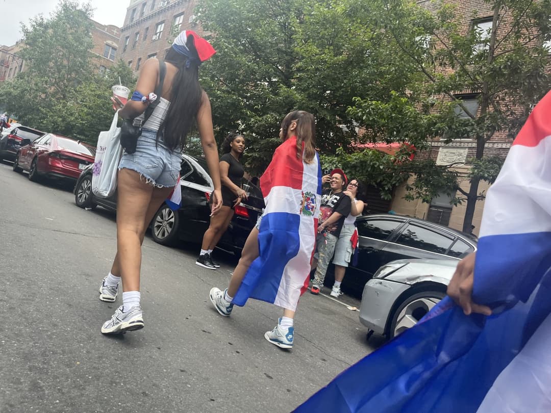Click to view full size Thick ass latina walking in booty shorts candid