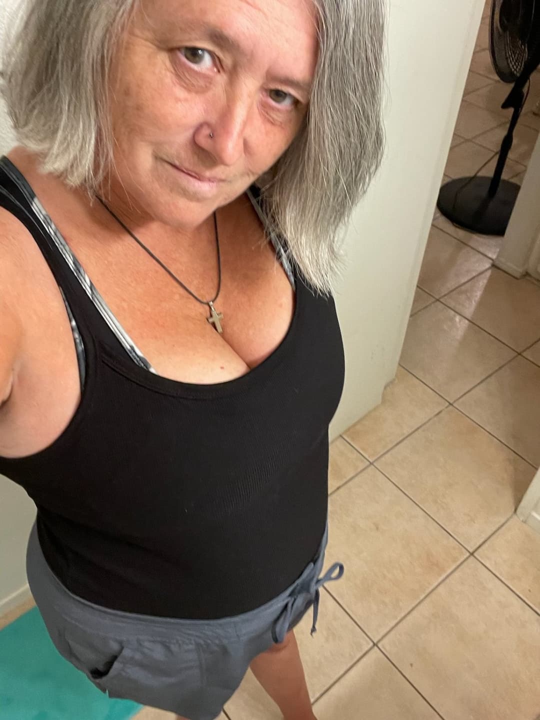 Nymphomaniac GILF Carrie