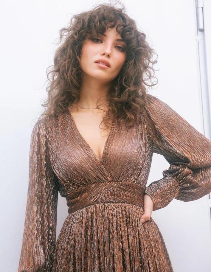 Sultry spanish actress Gabriela Andrada has sexy eyes and a perfect hourglass figure