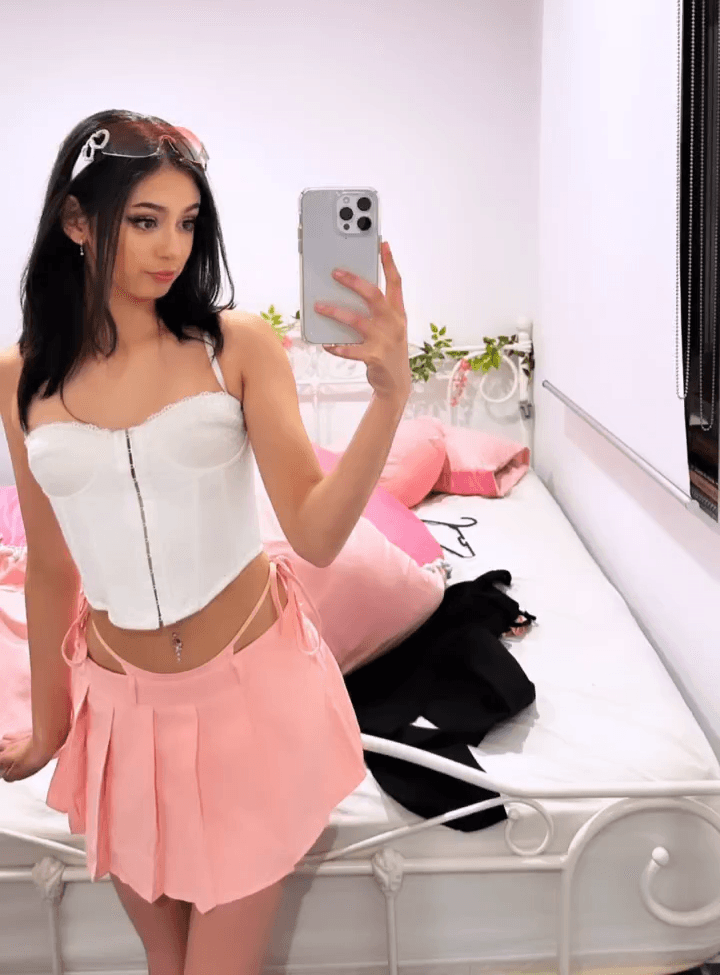 Vanessa R, 20. Spider girl with a fat ass