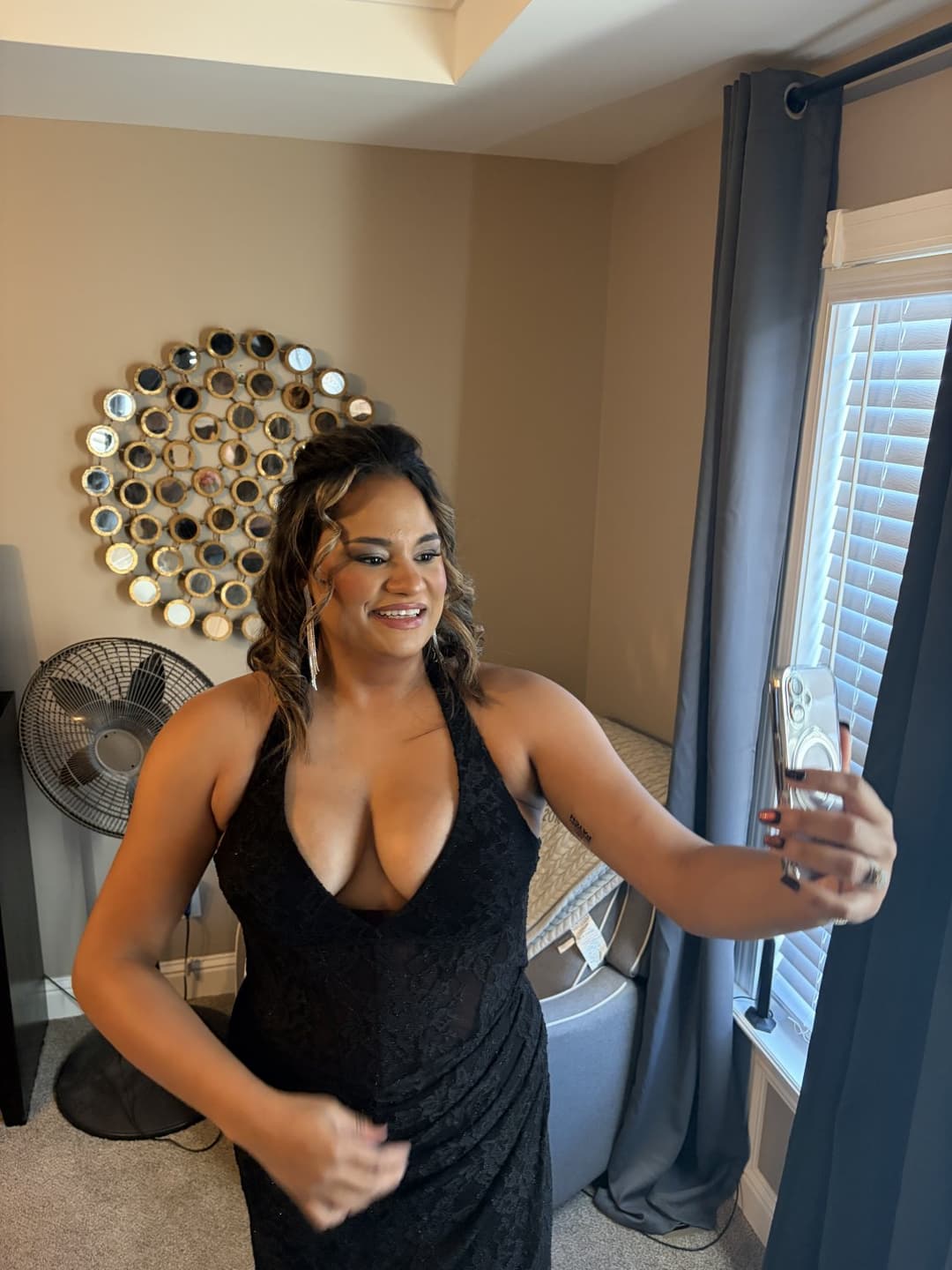 Horny slut Jess party pantyless