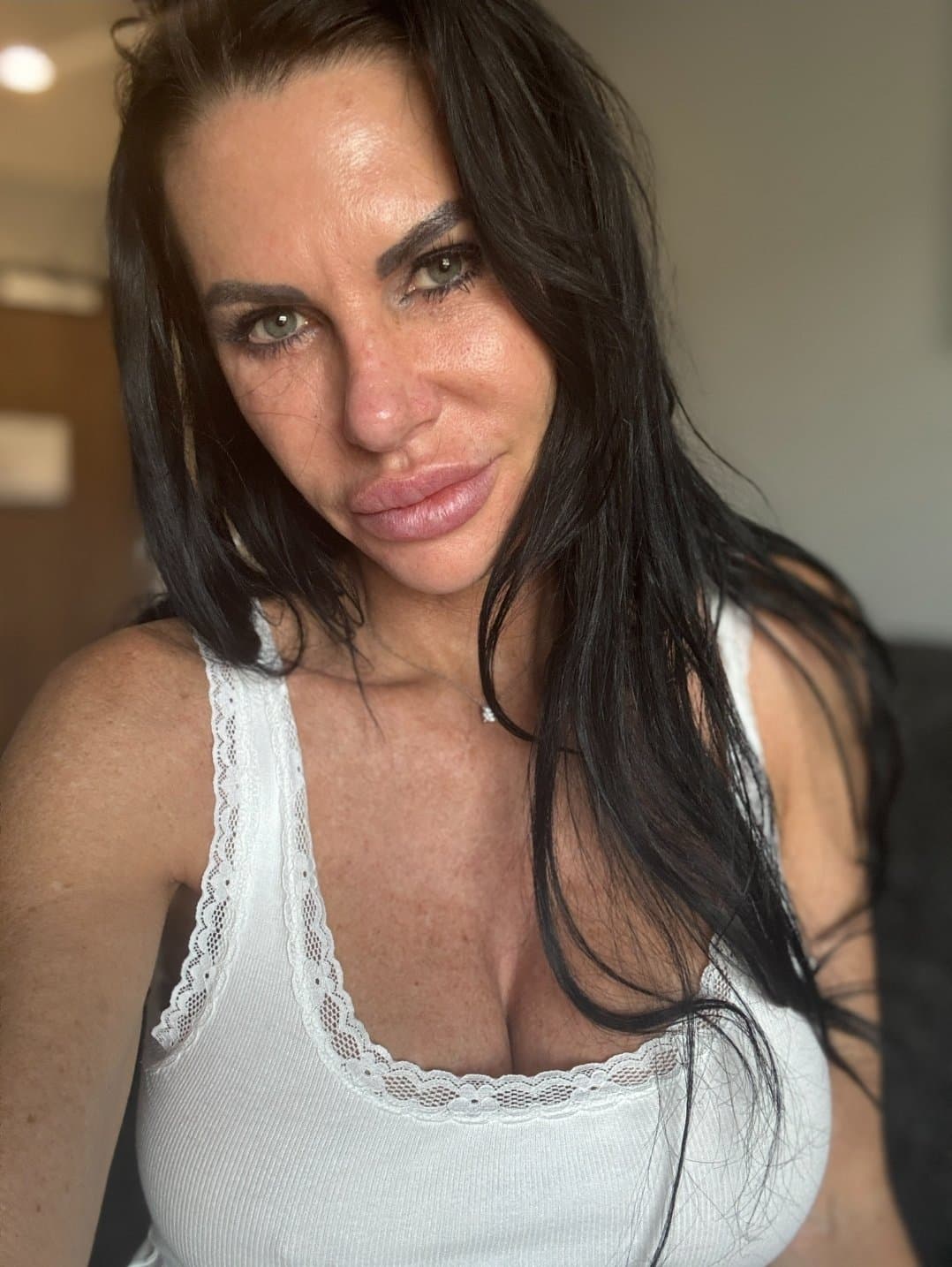 Cum for mommy OR on mommy ???