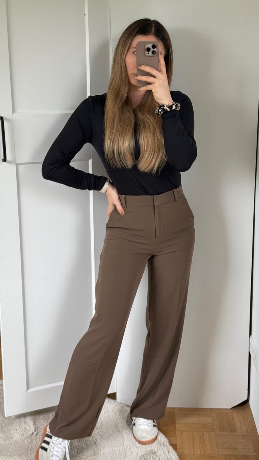 Hot german IRL slut shared.Repost this sexy pregnant gym slut, amazing body.