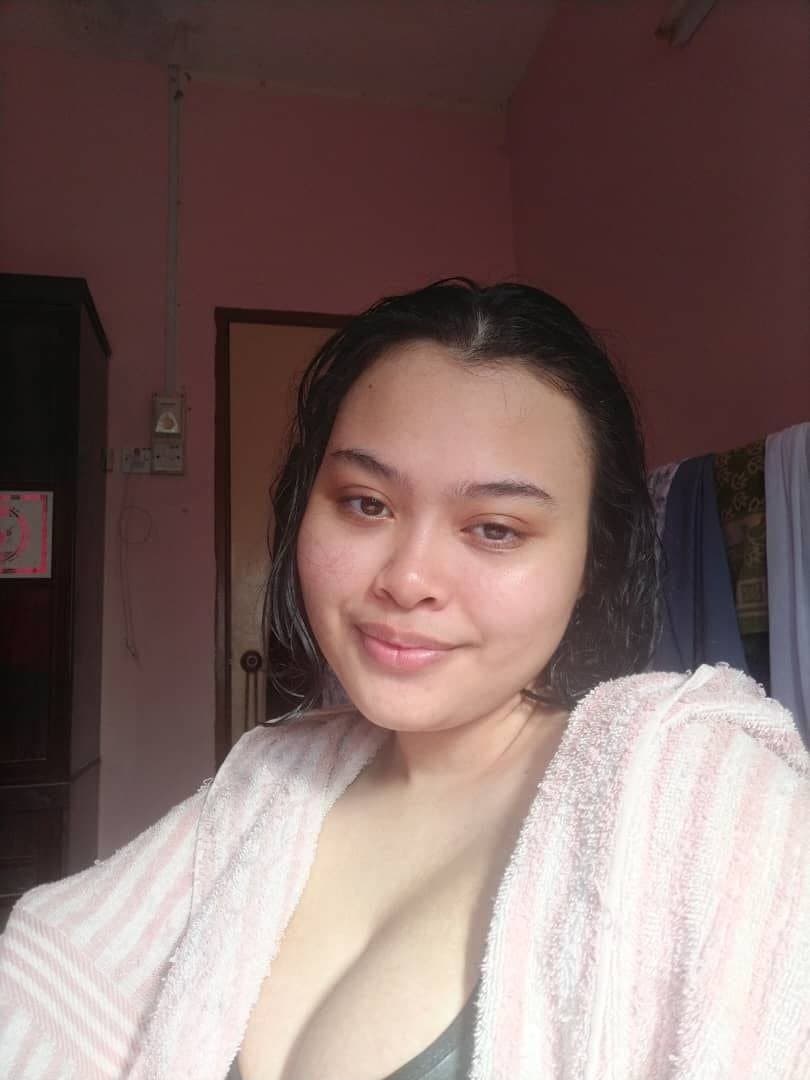 kacamata hijab montok chubby sexy