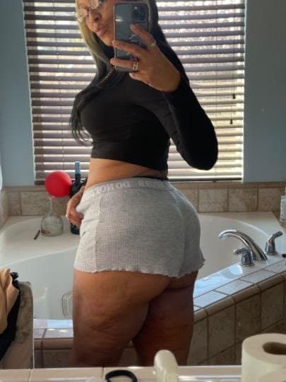 Mature ebony milf mom cougar  sexy feet footjob in car