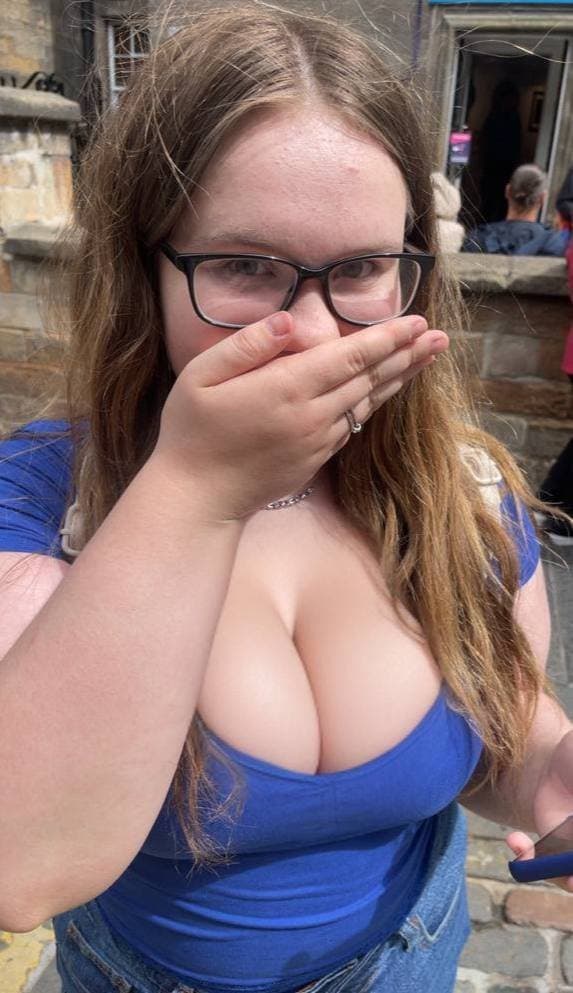 Erin - busty teen cleavage