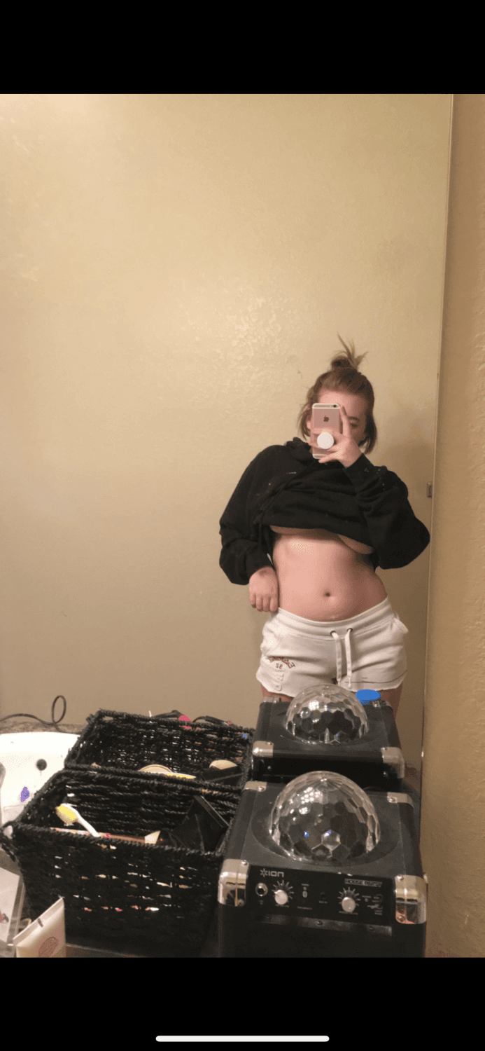 Discord slut didn’t realize she posted her nudes in a public channel