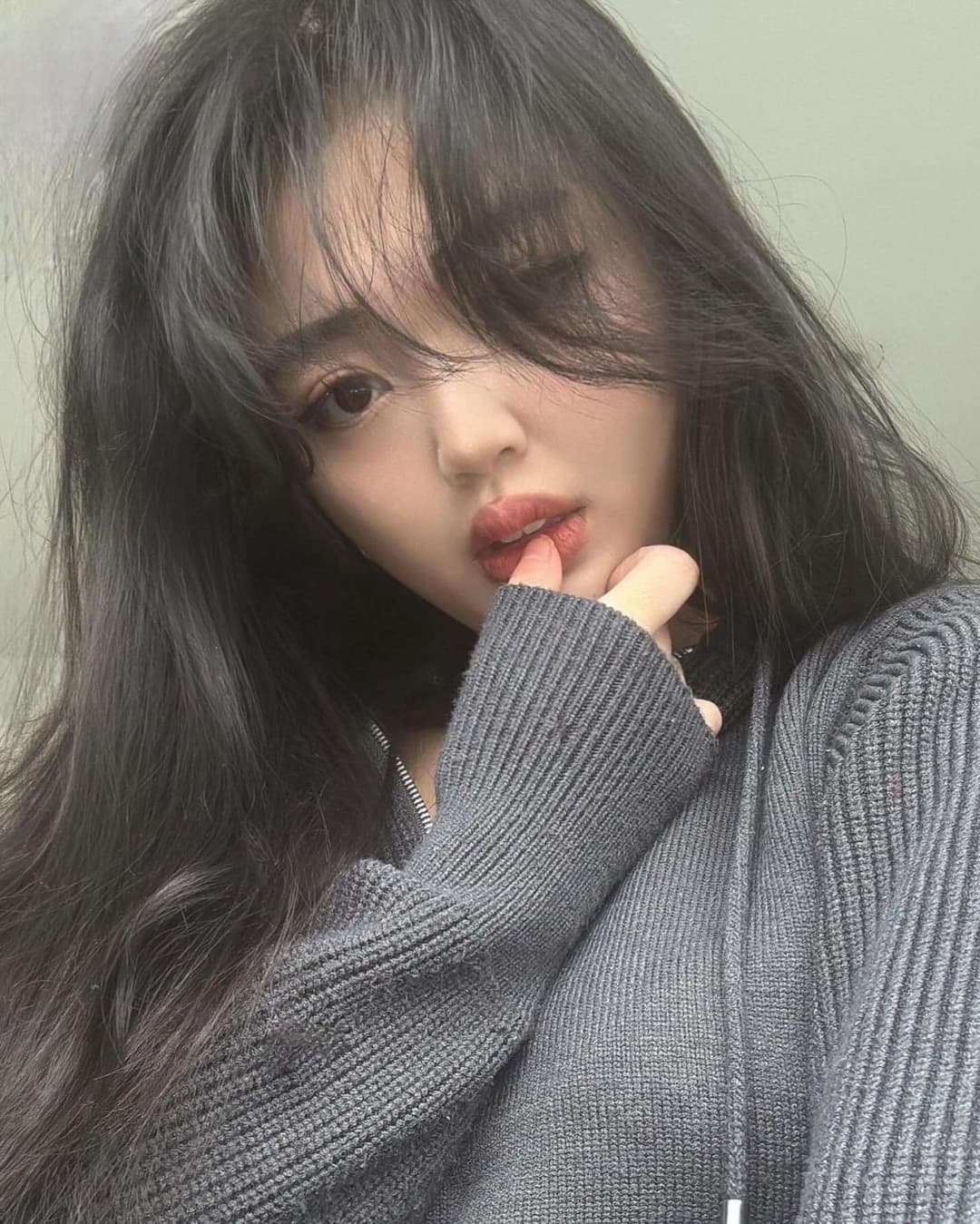 Asian Goonfuel Tea loves to make you pump your cock to her cute pics ♥️