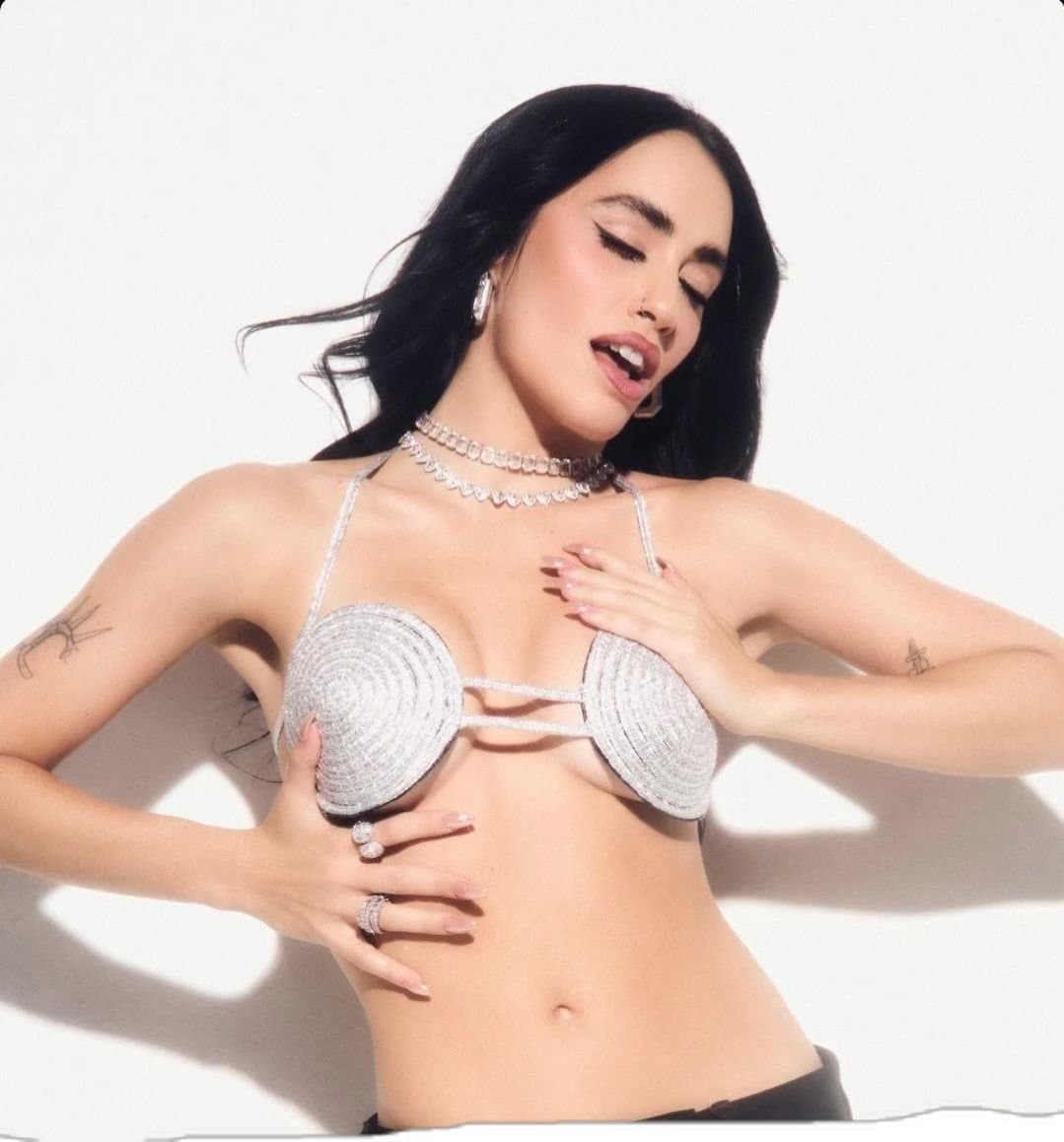El ombligo y el abdomen de Lali Esposito