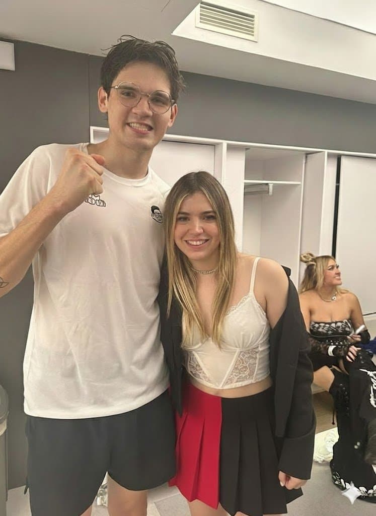 RIVERS GG TERMINA EN GLORYHOLE Y MAMADA EN LOS CAMERINOS