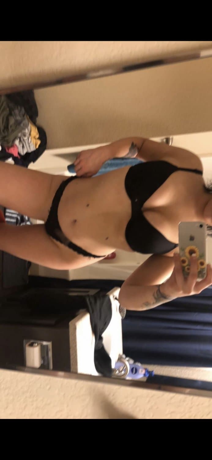 20 Y/o trades pics behind boyfriends back