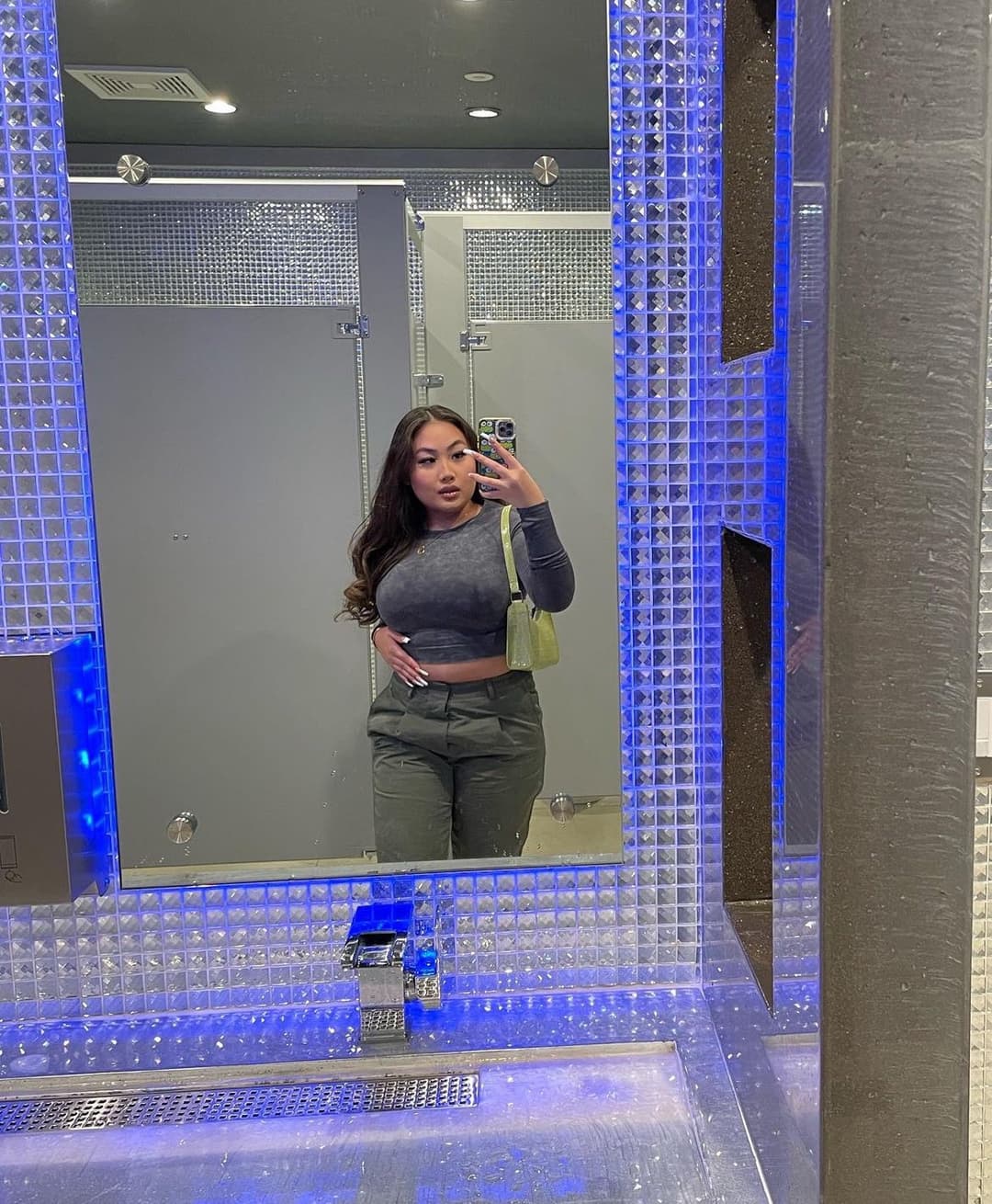 Autumn, 22 | PAAG webslut shows off her dick sucking lips and curves