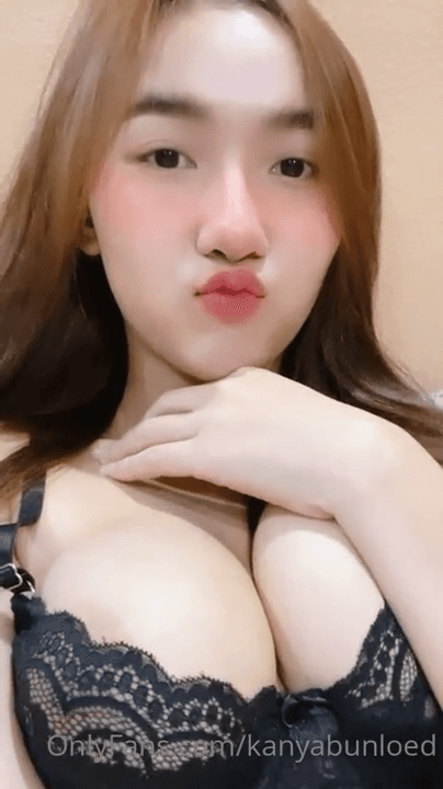 Asian Big boobies duckface