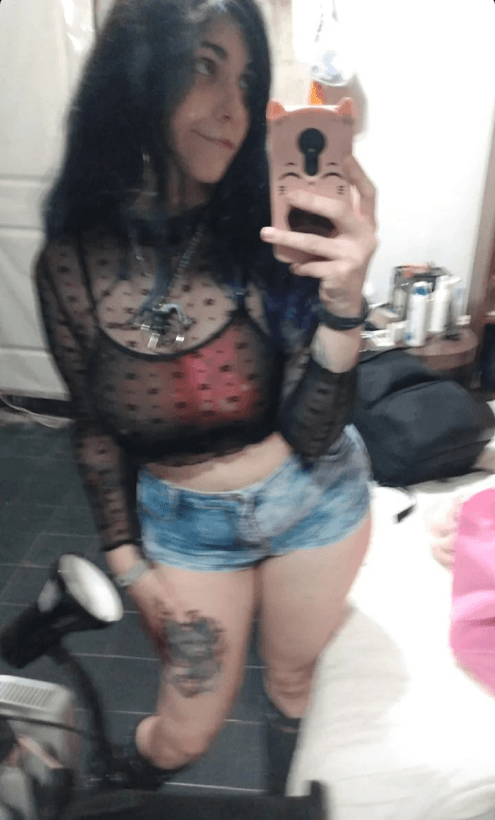 AYUDA! HELP! ALGUIEN TIENE MATERIAL SIN CENSURA DE ELLA?