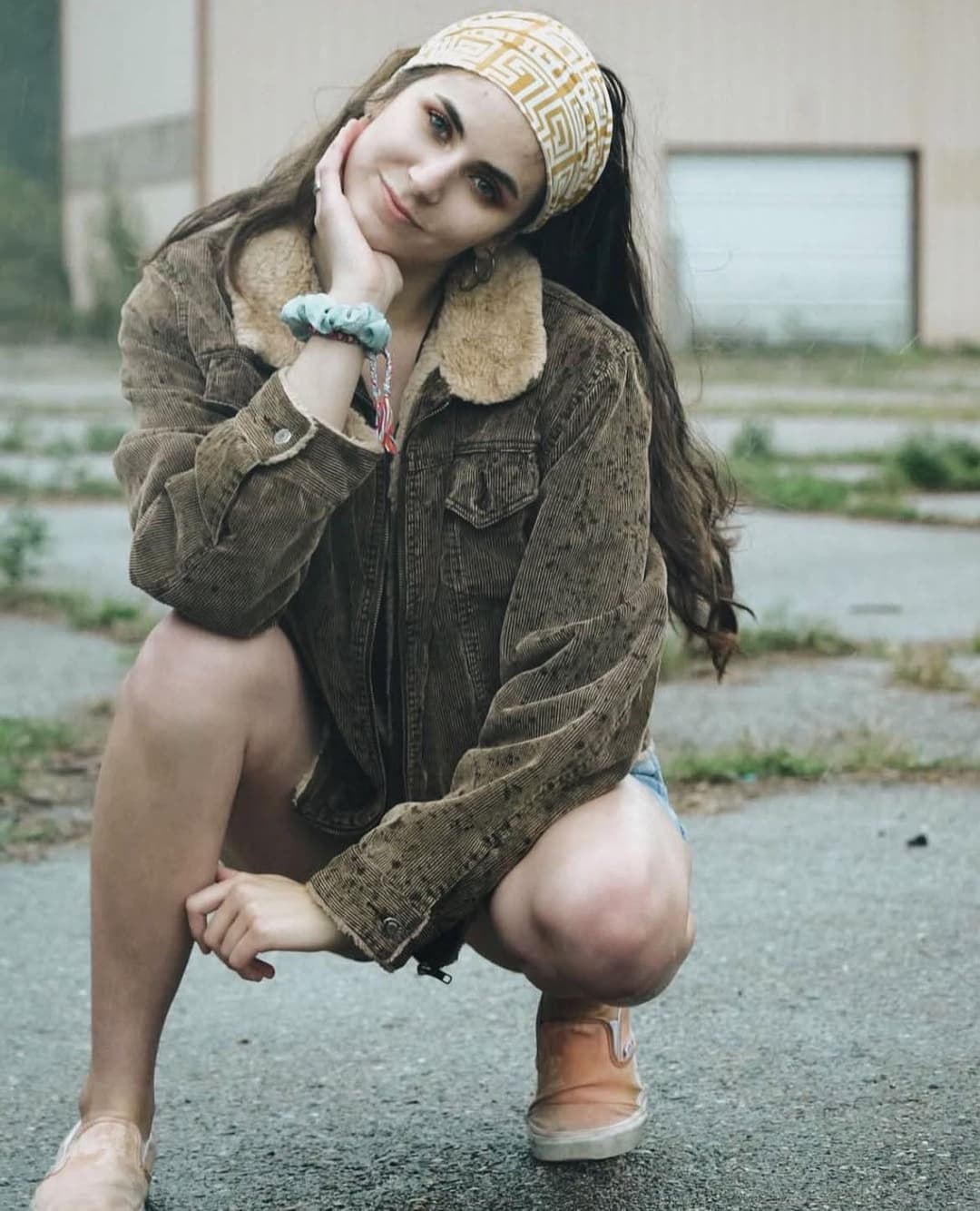 Irl Madisen’s sexy brunette sister Julia has a face begging for cum. +AI. Backup acc in case, dm/kik