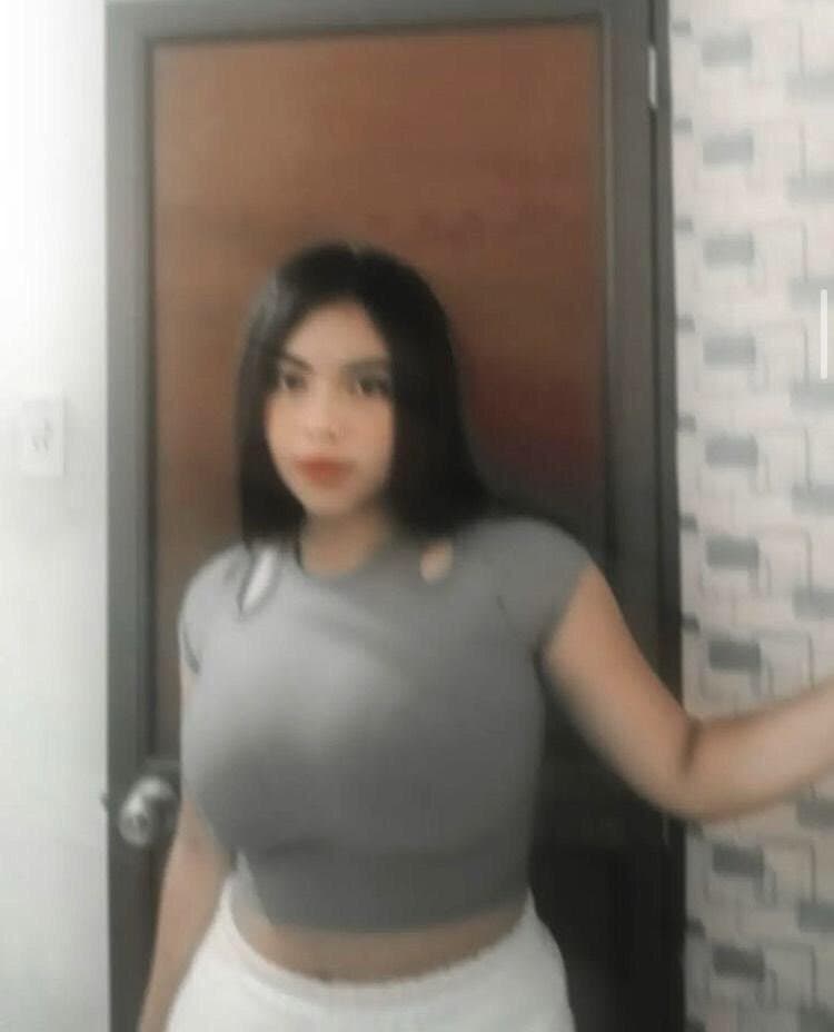 Young girl with Giants tits