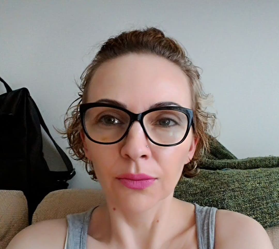 Slut of the week - short haired brunette.