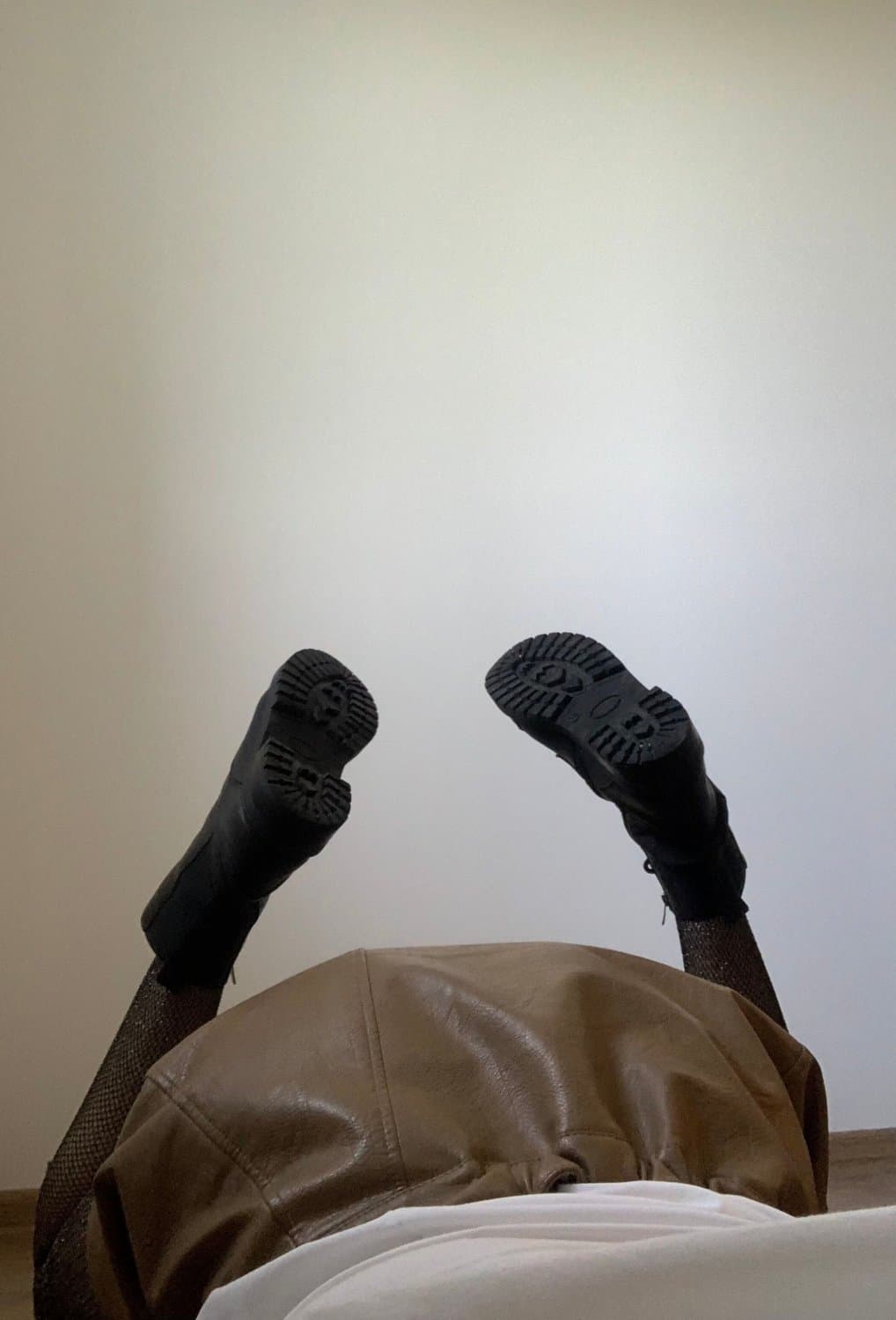 Kate Sissy Cl1412 showing her in leather skirt and fishnets