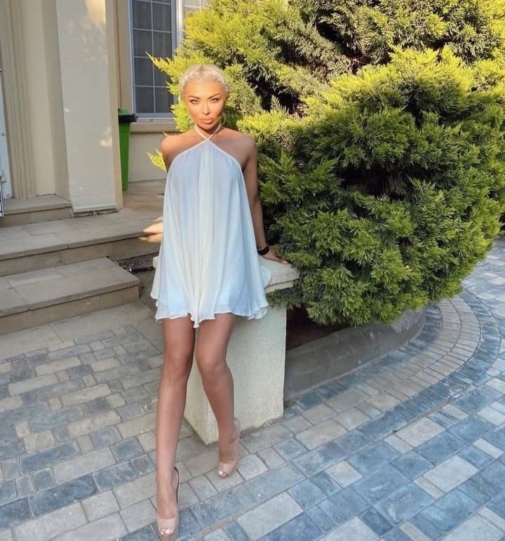 Click to view full size Sexy glamour feet pedicure milf