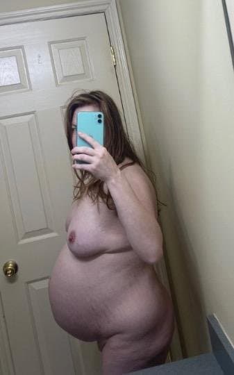 100% real super hot milf mom moaning sucking dick , took from her phone