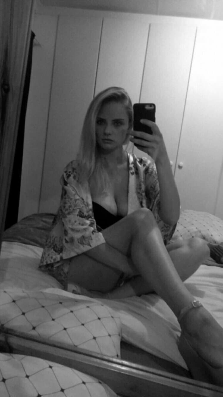 Bridget Sexy chatpic slut repost to your page Before she goes private get her on the hot page