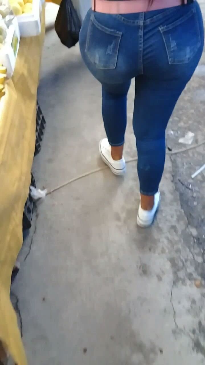 Taquera del estado de puebla repartiendo en la calle ?