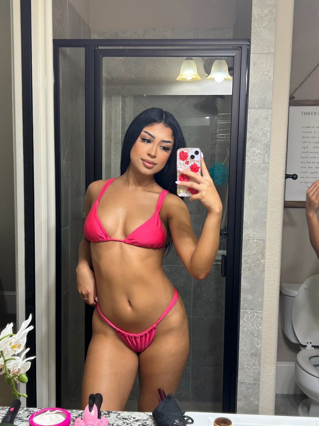 Sexy Latina Hooters girl