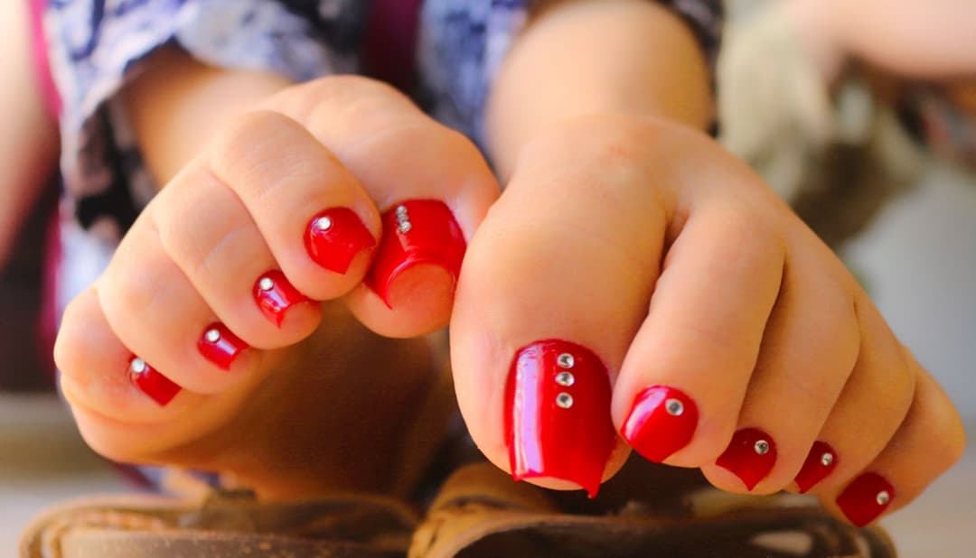 Click to view full size Feet Blue & Red Nails