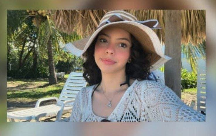 Nerdy beautiful Honduras skinny doctor fucked hard. Wide smile tight pussy. Love this nerd. AI fakes