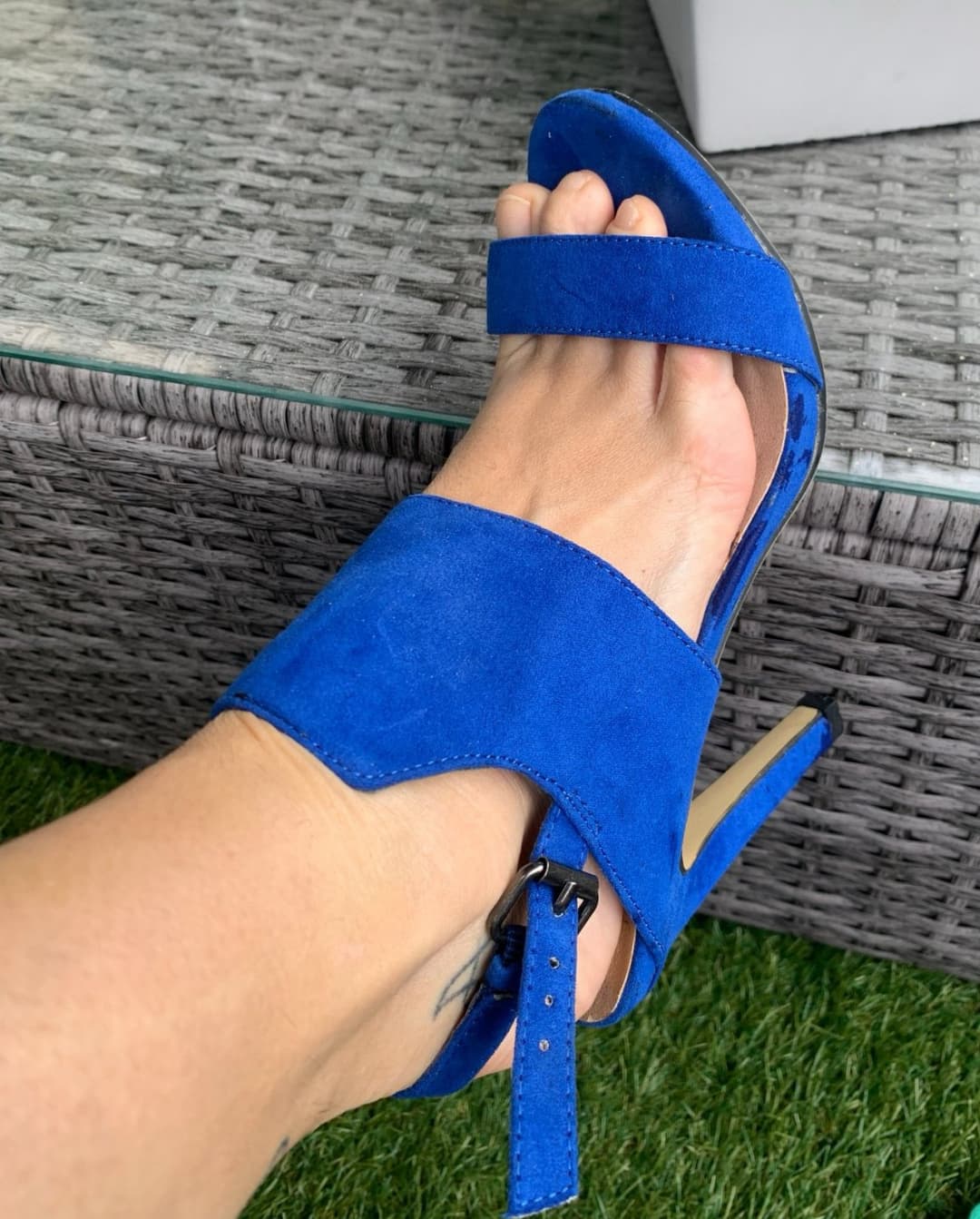 Click to view full size Sexy Feet in blue High Heels ? ????