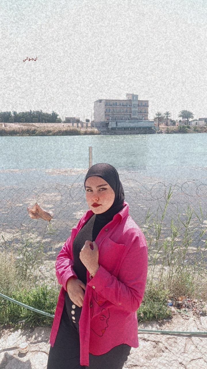 Arab girl with beautiful hijab and appetizing body???