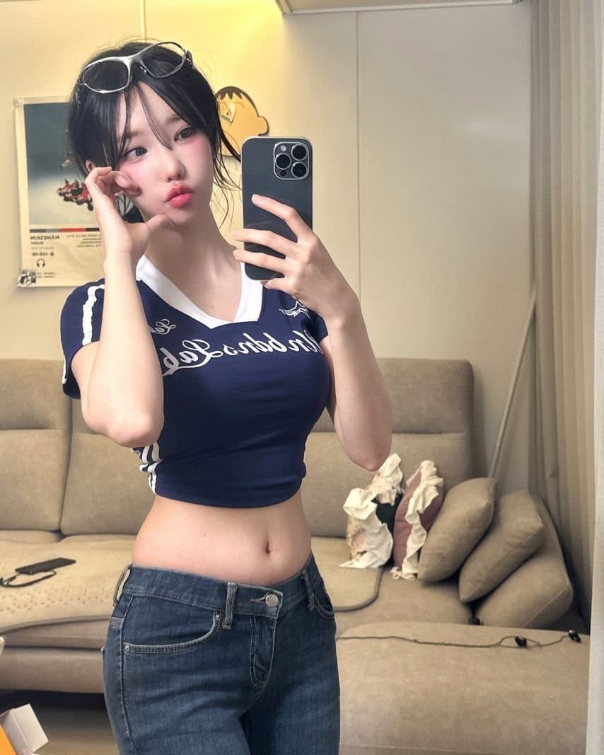 Magenta (QWER) Big boobs small waist KPOP Fap Album