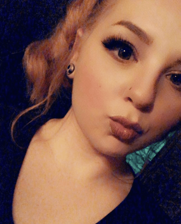 HOTwife flash big tits & twerking phat ass pussy play spade ♠️ wife cumslut