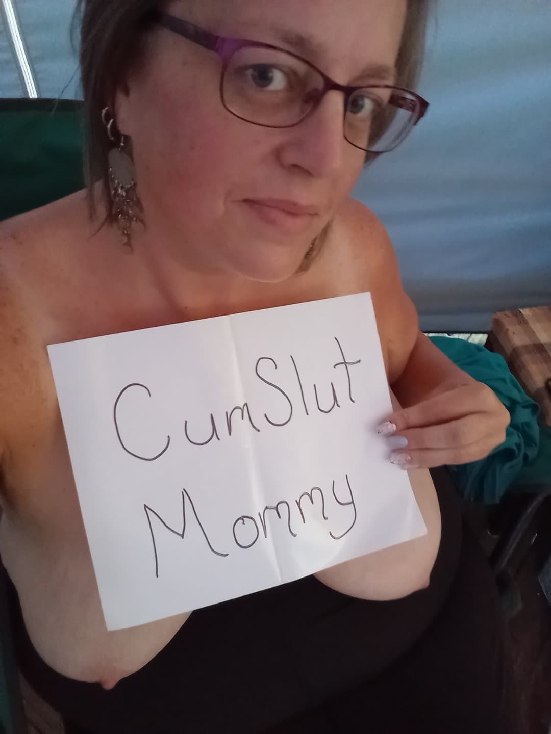 I might be a pig slut bit i own sissy cuck send me cock pics and humiliate my fag and me