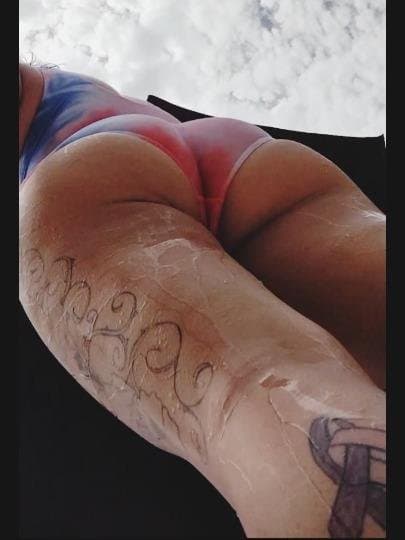 iPhone repair guys are lucky . 32 year old single milf mom Latina *REAL* camera roll